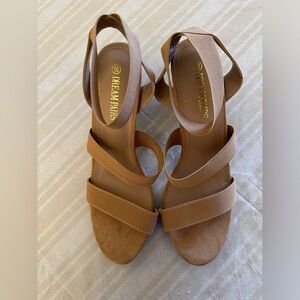 Dream Pairs Victoria stretchy sandals.